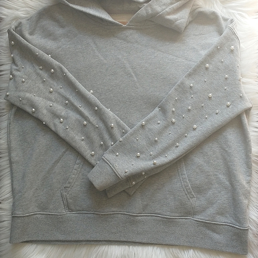 NWOT DRIFTWOOD light gray pearl adorned sleeves, hooded, pouch pocket in front